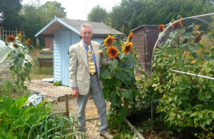 Photo of Town Mayor Councillor Paul Holbrook visiting Harold Avenue allotment site in July 2022