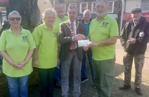 Photo of Mayor Cllr Paul Holbrook presenting donation cheque to Environment Hailsham members