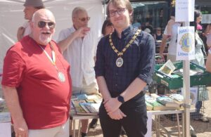Photo of Deputy Mayor Cllr Colin Mitchell and Mayor Cllr Chris Bryant at the town's Sussex Day event held on Saturday 21st June 2025